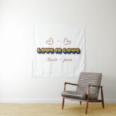 Love is Love Rainbow LGBTQ Tapestry Wandkleed (In situ)