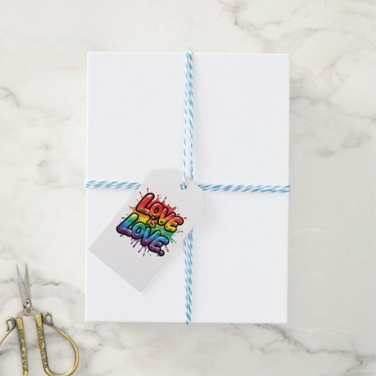 Love Is Love - Rainbow Pride Quote Art  Cadeaulabel (Met Touw)