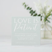 Love is Patiënt Change the Date Wedding Invitation Kaart (Staand voorkant)