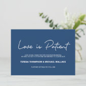 Love is Patient Navy Blue Wedding Postponement Kaart (Staand voorkant)