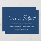 Love is Patient Navy Blue Wedding Postponement Kaart (Voorkant / Achterkant)