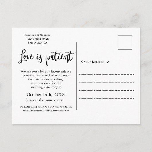 Love is Patiënt Script Postponed Wedding Aankondigingskaart (Achterkant)