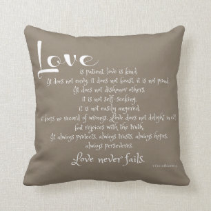 Love is Patient (scripture verse) white on taupe Kussen