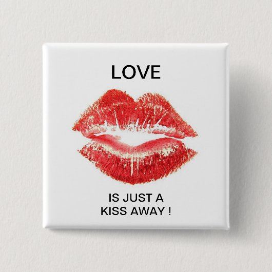 LOVE IS SLECHTS EEN KISS. VIERKANTE BUTTON 5,1 CM (Voorkant)