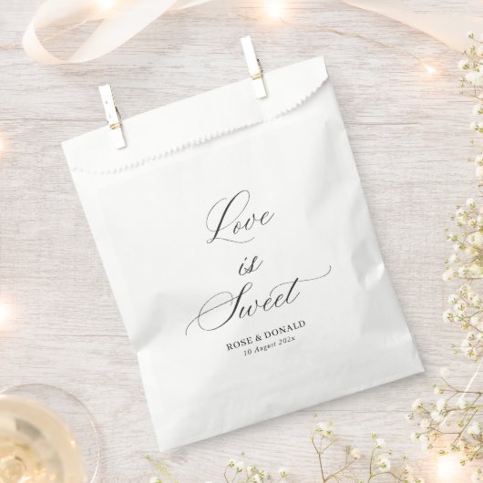Love is sweet black script wedding bedankzakje (Geknipt)
