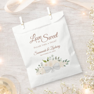 Love is Sweet Blush Peach Floral Wedding Treat Bedankzakje