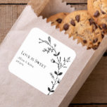 Love is Sweet Meandering Vine Wedding Favor Vierkante Sticker<br><div class="desc">Deze zwervende wijnstok maakt een elegante verklaring voor je bruiloft gunt labels. U kunt zich aanpassen aan uw informatie en de tekst aanpassen aan uw gebeurtenis.</div>
