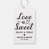 Love is Sweet Modern Black Heart Script Wedding Cadeaulabel (Voorkant)