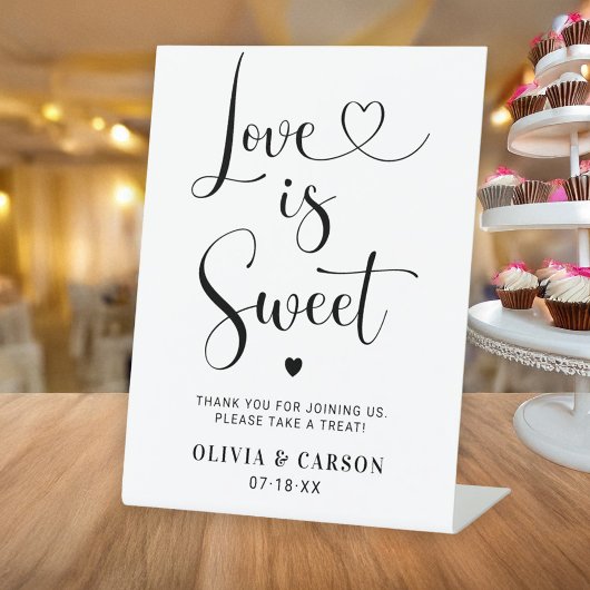 Love is Sweet Modern Black Heart Script Wedding Reclamebord Met Voetstuk