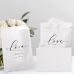 Love is Sweet Modern Elegant Romantic Wedding Bedankzakje<br><div class="desc">Elegant & Romantic Wedding Favor Bags - (zwart en wit): Liefde is zoet! Deze moderne luxe tas met een favoriete tas met een luxe scriptscriptie is voorzien van een elegant kalligrafiekscript in zwart-wit,  maar u kunt het wijzigen in elke kleur die u wilt.</div>
