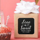 Love is Sweet Modern Heart Script Black Wedding Vierkante Sticker<br><div class="desc">De elegante douane trouwbonstickers zijn voorzien van een modern hartkalligrafiescript "Love is Sweet"-design,  samen met een stijlvol minimaal monogram van de bruid- en bruidevoornamen en een "Geniet van een traktatie"-boodschap die gepersonaliseerd kan worden. De zwarte en witte kleuren kunnen worden gewijzigd om te coördineren met uw trouwkleurenschema.</div>