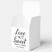 Love is Sweet Modern Heart Script Weduwfoto Bedankdoosjes (Geopend)