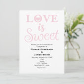 LOVE IS SWEET Modern Roze & Wit Verloving Kaart (Staand voorkant)