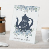 Love is Sweet Neem een Treat Bridal Tea Shower Reclamebord Met Voetstuk (Insitu)
