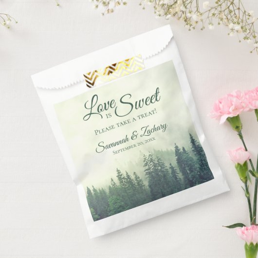 Love is Sweet Rustic Green Pine Trees Wedding Bedankzakje (Gezegeld)