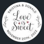 Love is Sweet Rustic Wedding Vrijgezellenfeest Ronde Sticker<br><div class="desc">Liefde is het Sweet Rustic Wedding Vrijgezellenfeest. Voeg een leuke kleur en unieke stijl toe aan je bruiloft of vrijgezellenfeest. Een vrijgezellenfeest-gunsttas is een geweldige aanvulling op partijplanning. Deze unieke tassen zullen gemakkelijk als geschenk worden gebruikt en kunnen als een mooie decoratie dienen op je trouwreceptie of vrijgezellenfeest. Het perfecte...</div>