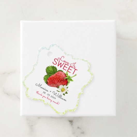 Love is Sweet Strawberry Jam Wedding Bedankjes Labels (In situ)
