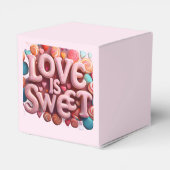 Love Is Sweet Valentine Wedding Typography Bedankdoosjes (Achterkant)