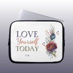 Love jezelf vandaag toevoegen initialen floral laptop sleeve<br><div class="desc">Hallo daar! Klaar om je laptop een grote TLC te geven? Introductie van onze super schattige Zazzle laptop mouw, versierd met liefde harten, bloemen, en de empowering mantra "Love Yourself Today." Het is niet alleen een sleeve; het is een dagelijkse herinnering om jezelf te behandelen met vriendelijkheid en zorg. Bovendien...</div>