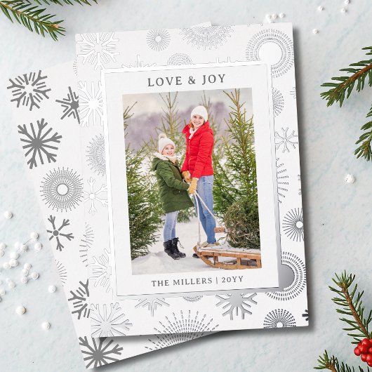Love & Joy Kerstfoto Modern Silver Snowflake Folie Feestdagenkaart