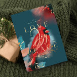 Love Joy & Peace Rode Kardinaal Waterverf Jade Feestdagenkaart<br><div class="desc">Onze kerstkaart voor de kardinale kerst belichaamt warmte, leven en energie geïnspireerd door natuur. De expressieve borstel en de penslagen worden gecombineerd samen met ons artistiek gestileerd rood kardinaal vogelkunstwerk. Evogen van het gevoel van liefde, vreugde en vrede. Verzadigde tinten van crimson reds, zwart, diep ebbeny zwart, saffierblauw en donkere...</div>