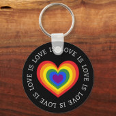 Love LGBTQ Rainbow Heart on Black Sleutelhanger (Voorkant)