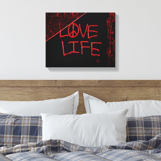 Love Life Grafitti Ingepakt Canvas - Neon Red (Insitu (Slaapkamer))