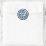 Love & Light Bokeh Hanukkah Ronde Sticker<br><div class="desc">Happy Hanukkah! Voeg de perfecte afsluitende aanraking aan uw enveloppen of giften met deze feestelijke stickers toe. Het ontwerp is voorzien van een blauwe achtergrond,  een starry white lijst en een "Love & Light" in witte penseeltekst.</div>