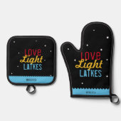 Love Light Latkes Black Hanukkah Funny Quote Ovenwant & Pannenlap Set (Voorkant)
