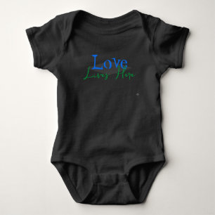 Love Lives Here Baby T-shirt HAMbyWG Baby Bodysu