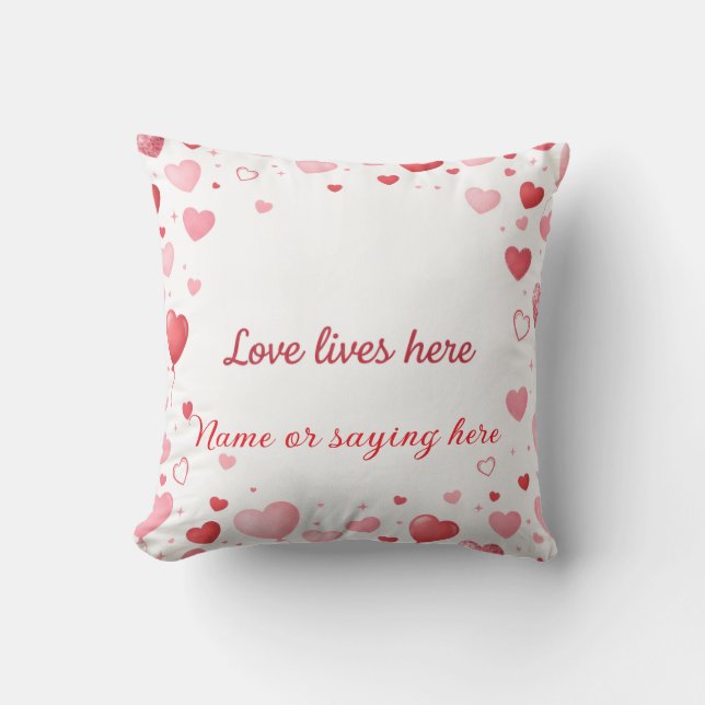 Love lives here Pink and Red hearts - Personalized Kussen (Voorkant)