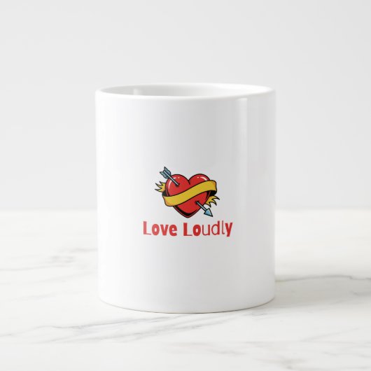Love Loudly T-Shirt Grote Koffiekop (Voorkant)