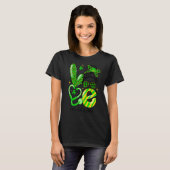 Love Medical Assistant Messy Bun Shamrock St Patri T-shirt (Voorkant volledig)