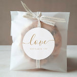 Love Modern Calligraphy Wedding Favor Classic Roun Ronde Sticker<br><div class="desc">Gold Color Love Favoriete Sticker met moderne kalligrafie voor Wedding Welcome Bag. Design beschikt over een moderne stijl script tekst lay-out. Als u geavanceerde wijzigingen wilt aanbrengen,  selecteert u de optie "Klik om verder aan te passen" onder Deze sjabloon aanpassen.</div>