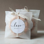 Love Modern Calligraphy Wedding Favor Classic Roun Ronde Sticker<br><div class="desc">Love Favor Sticker with modern calligraphy for Wedding Welcome Bag. Het ontwerp kenmerkt een moderne lay-out van de stijlmanuscripttekst. Als u geavanceerde wijzigingen wilt aanbrengen,  selecteert u "Klik om verder aan te passen" onder Deze sjabloon personaliseren.</div>