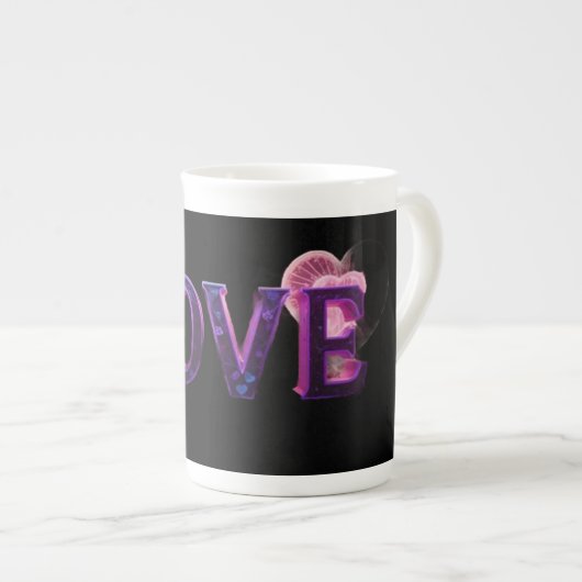 “LOVE” mug, featuring a bold, artistic design Porselein Kop (Voorkant rechts)