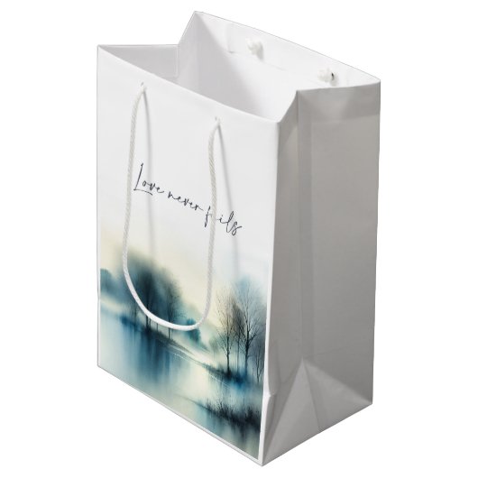 Love never fails medium cadeauzakje (Voorkant Gekanteld)