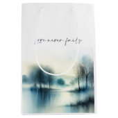 Love never fails medium cadeauzakje (Voorkant)