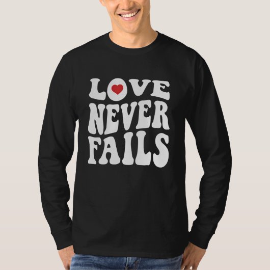Love Never Fails Retro Positivity Quote Preppy Y2k T-shirt (Voorkant)