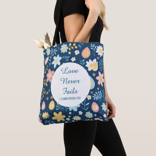 Love Never Fails Tote Bag (Dichtbij)