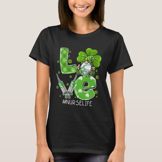 LOVE Nurse Life Irish Gnome Nurse Scrub St Patrick T-shirt (Voorkant)