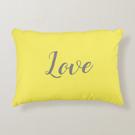 "Love" op gele accentkussen Accent Kussen (Voorkant)