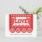 Love Papel Picado Red Valentijnsdag Foto Feestdagenkaart (Staand voorkant)