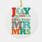 Love Peace Joy Kisses Mr & Mrs 1st-kerstfoto Keramisch Ornament (Voorkant)