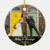 Love Peace Joy Kisses Mr & Mrs 1st-kerstfoto Keramisch Ornament (Achterkant)