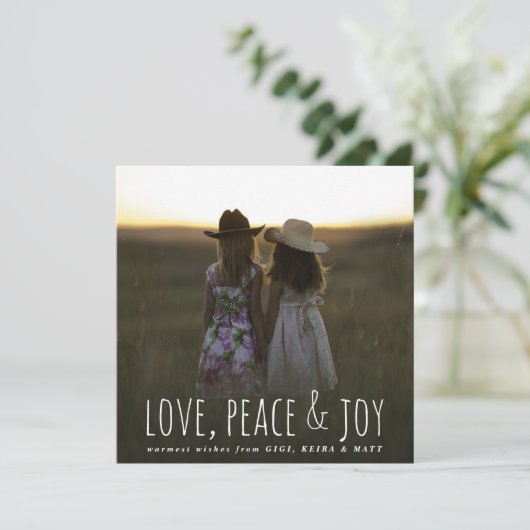 Love Peace & Joy Whimsical Script Kerstfoto Feestdagenkaart (Staand voorkant)
