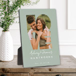 Love Photo Eenvoudig Modern Gepersonaliseerd Gift  Fotoplaat<br><div class="desc">Love Photo Eenvoudig Modern Gepersonaliseerd Cadeau Stoffige Salie Groene Foto Plaque</div>