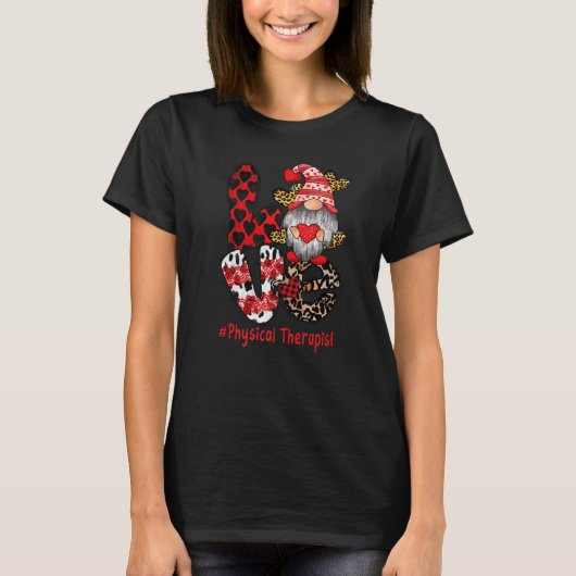 Love physical Therapist PT Gnome heart Valentine's T-shirt (Voorkant)
