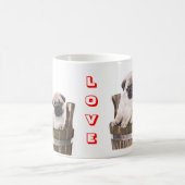 Love Pugs Puppy Dogs in Wooden Crate Barrel Coffee Koffiemok (Center)