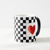 Love Red Heart on Black & White Chess Magic Mok (Voorkant rechts)